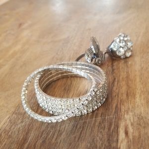 Assortment of jewlery